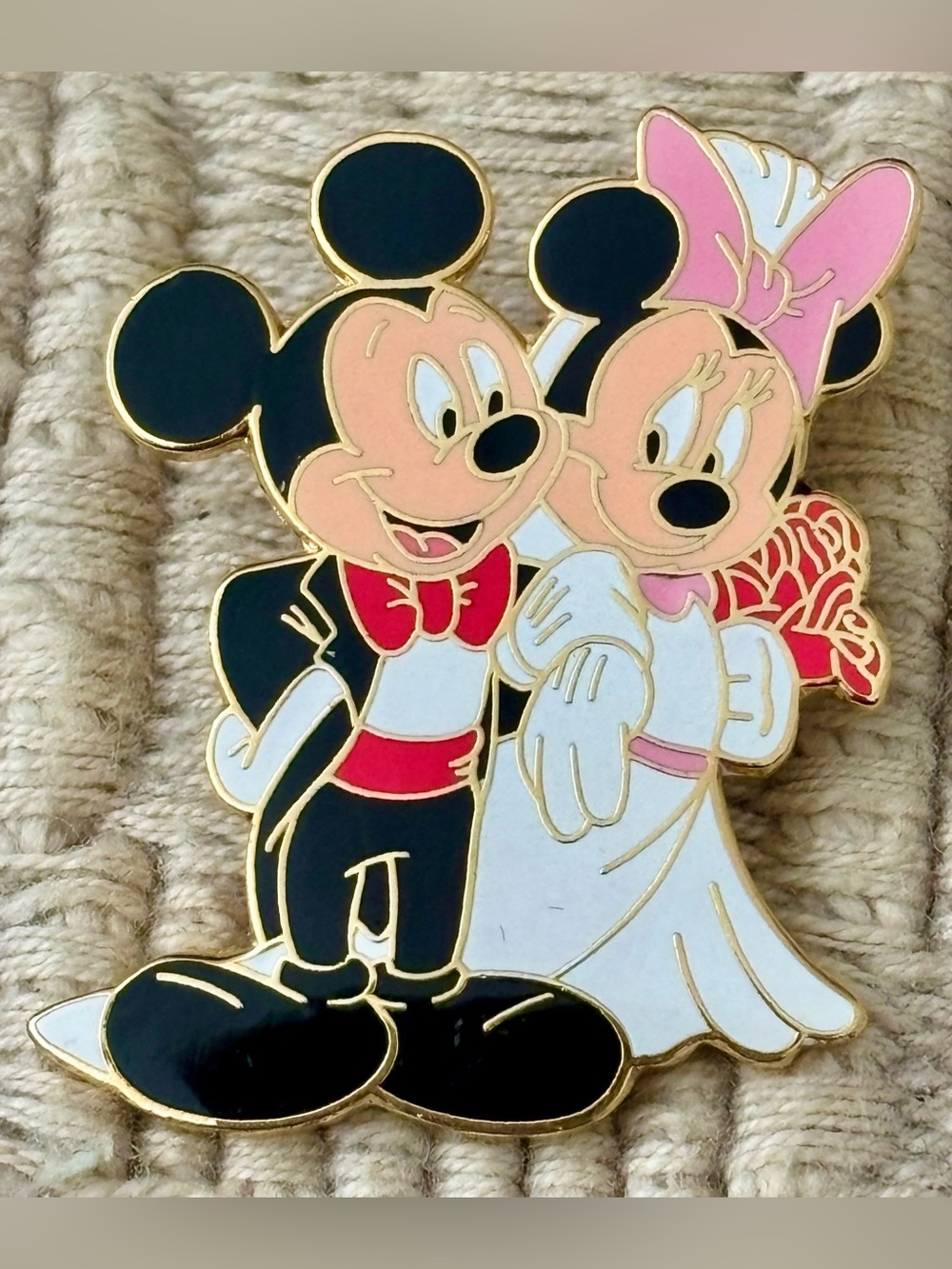 DISNEY 2000 LE 5000 Mickey & Minnie Mouse “Our Wedding” Pin